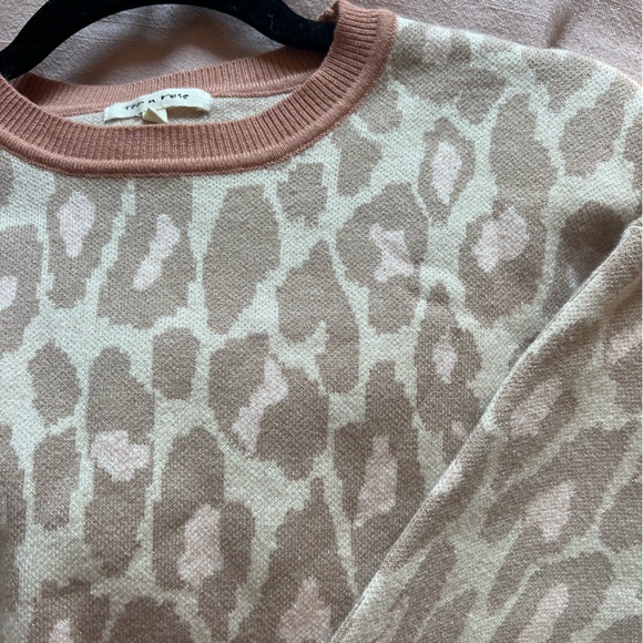Boutique Cheetah Sweater - Picture 4 of 4